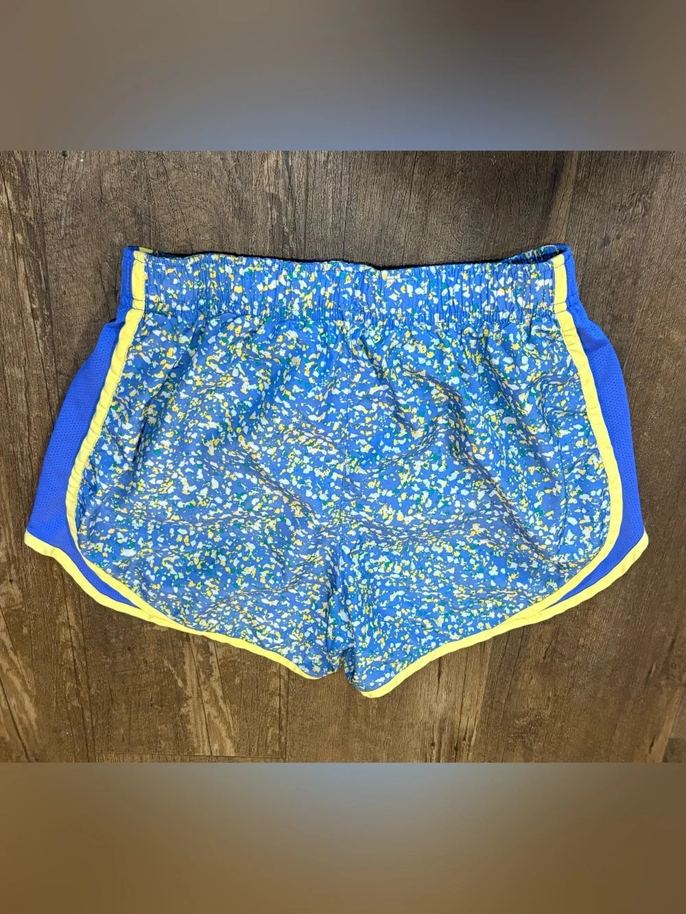 Nike Tempo Icon Clash Running Shorts with a Vibrant Speckled Splatter Pattern XS